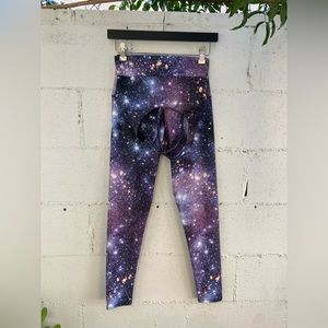 NWOT:Onzie High Rise Legging and Bra set, Black/Purple constellation print, S/M